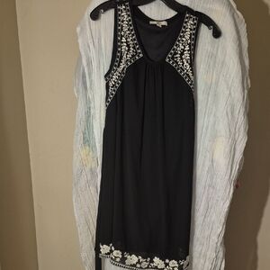 Ya Los Angeles Black & White Embellished Midi Dress Pre-Owned P2P:18" Length:33"